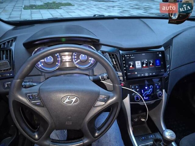 Коричневий Хендай Соната, об'ємом двигуна 2 л та пробігом 264 тис. км за 8000 $, фото 15 на Automoto.ua