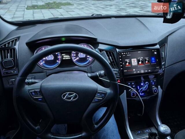 Коричневий Хендай Соната, об'ємом двигуна 2 л та пробігом 264 тис. км за 8000 $, фото 16 на Automoto.ua