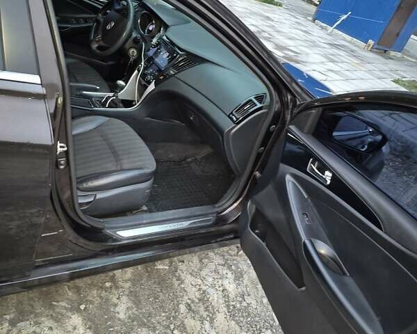 Коричневий Хендай Соната, об'ємом двигуна 2 л та пробігом 264 тис. км за 8000 $, фото 28 на Automoto.ua