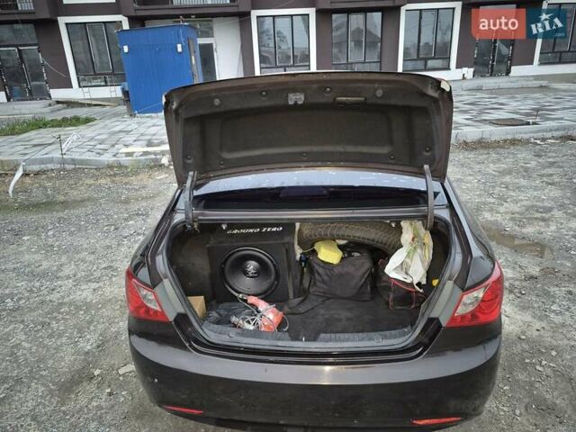 Коричневий Хендай Соната, об'ємом двигуна 2 л та пробігом 264 тис. км за 8000 $, фото 30 на Automoto.ua