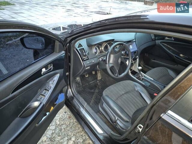 Коричневий Хендай Соната, об'ємом двигуна 2 л та пробігом 264 тис. км за 8000 $, фото 7 на Automoto.ua