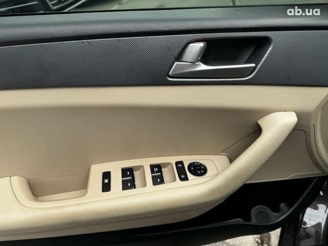 Хендай Соната 2017 в Харькове на Automoto.ua Коричневый Хендай Соната, объемом двигателя 2.4 л и пробегом 129 тыс. км за 11990 $, фото 9 на Automoto.ua