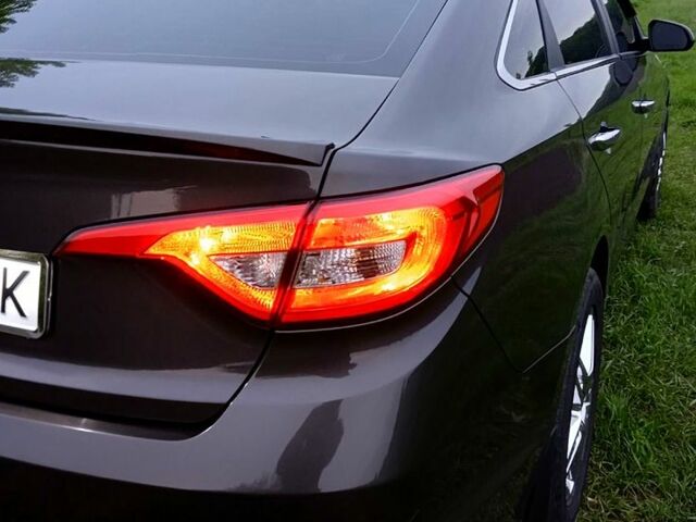 Коричневый Хендай Соната, объемом двигателя 2.4 л и пробегом 240 тыс. км за 11500 $, фото 1 на Automoto.ua