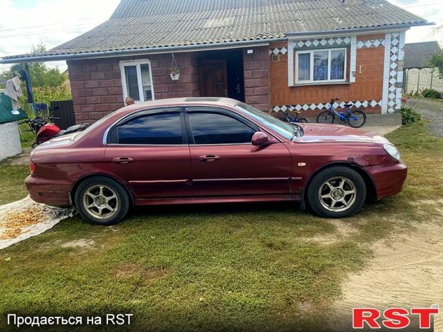 Червоний Хендай Соната, об'ємом двигуна 2 л та пробігом 336 тис. км за 2150 $, фото 1 на Automoto.ua