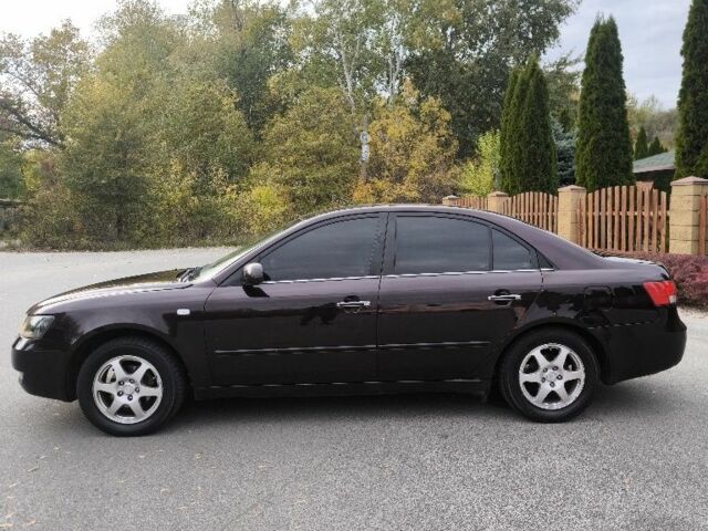 Красный Хендай Соната, объемом двигателя 0 л и пробегом 300 тыс. км за 3899 $, фото 7 на Automoto.ua