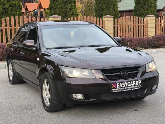 Красный Хендай Соната, объемом двигателя 0 л и пробегом 300 тыс. км за 3899 $, фото 2 на Automoto.ua