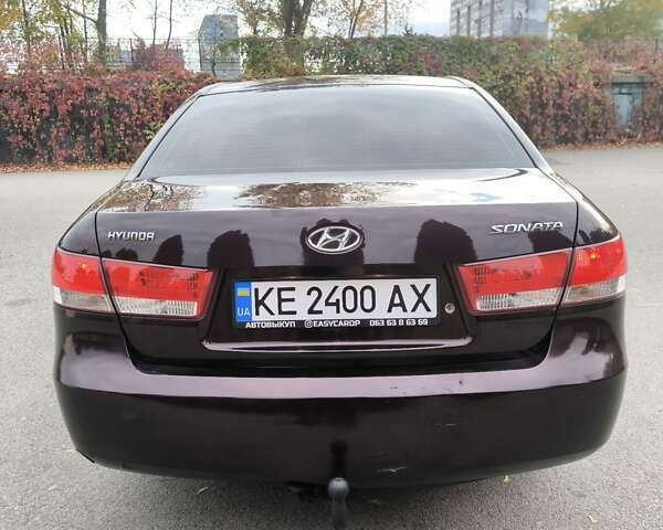 Красный Хендай Соната, объемом двигателя 2.36 л и пробегом 300 тыс. км за 3899 $, фото 8 на Automoto.ua