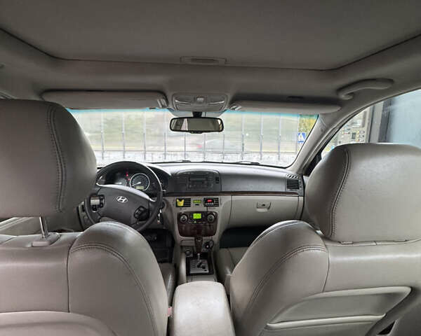 Красный Хендай Соната, объемом двигателя 3.34 л и пробегом 256 тыс. км за 5000 $, фото 7 на Automoto.ua