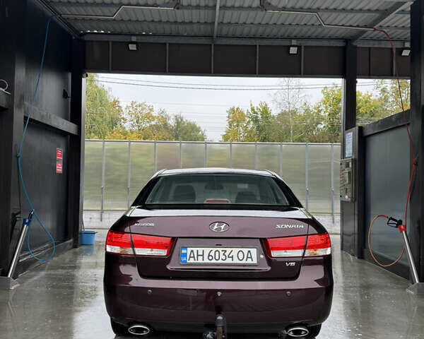 Красный Хендай Соната, объемом двигателя 3.34 л и пробегом 256 тыс. км за 5000 $, фото 2 на Automoto.ua