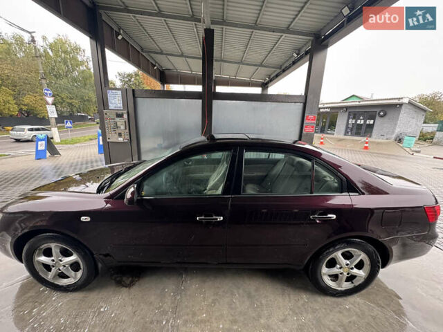 Красный Хендай Соната, объемом двигателя 3.34 л и пробегом 256 тыс. км за 5000 $, фото 1 на Automoto.ua