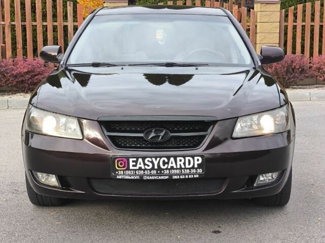 Красный Хендай Соната, объемом двигателя 0 л и пробегом 300 тыс. км за 3899 $, фото 1 на Automoto.ua