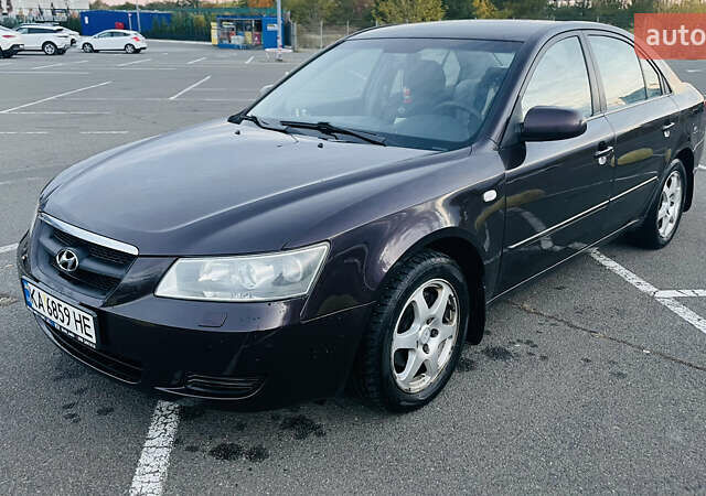 Красный Хендай Соната, объемом двигателя 2.4 л и пробегом 219 тыс. км за 6300 $, фото 2 на Automoto.ua