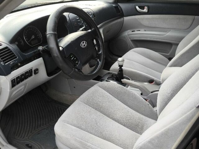 Красный Хендай Соната, объемом двигателя 0 л и пробегом 300 тыс. км за 3899 $, фото 12 на Automoto.ua