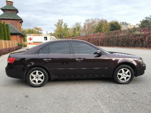 Красный Хендай Соната, объемом двигателя 0 л и пробегом 300 тыс. км за 3899 $, фото 3 на Automoto.ua