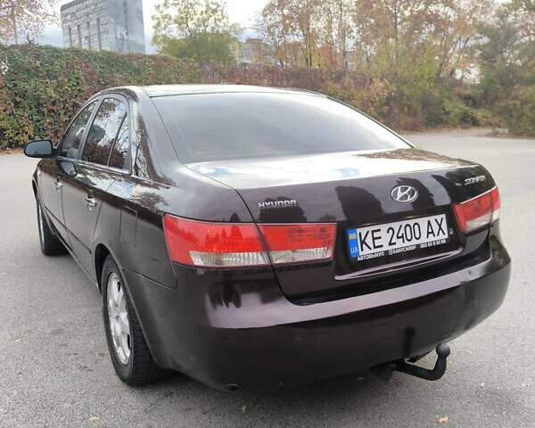 Красный Хендай Соната, объемом двигателя 2.36 л и пробегом 300 тыс. км за 3899 $, фото 7 на Automoto.ua