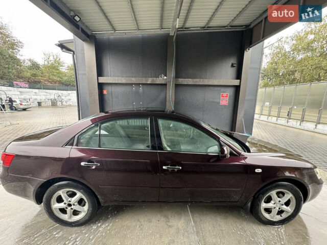 Красный Хендай Соната, объемом двигателя 3.34 л и пробегом 256 тыс. км за 5000 $, фото 3 на Automoto.ua