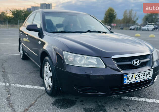 Красный Хендай Соната, объемом двигателя 2.4 л и пробегом 219 тыс. км за 6300 $, фото 1 на Automoto.ua