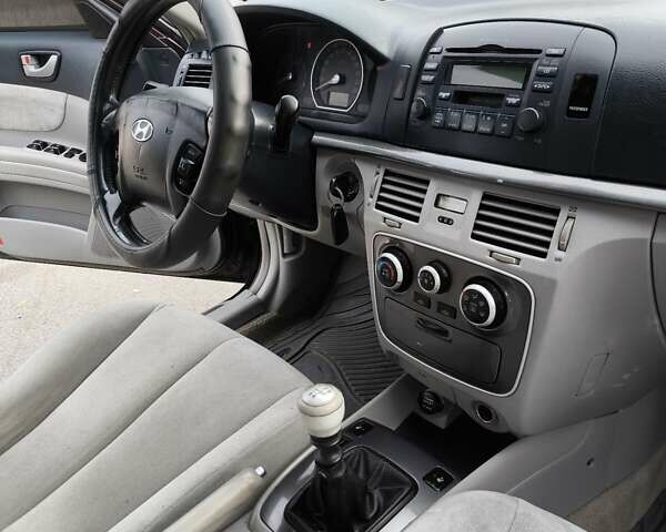 Красный Хендай Соната, объемом двигателя 2.36 л и пробегом 300 тыс. км за 3899 $, фото 20 на Automoto.ua