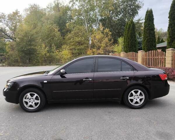 Красный Хендай Соната, объемом двигателя 2.36 л и пробегом 300 тыс. км за 3899 $, фото 6 на Automoto.ua