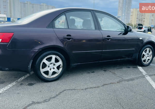 Красный Хендай Соната, объемом двигателя 2.4 л и пробегом 219 тыс. км за 6300 $, фото 4 на Automoto.ua