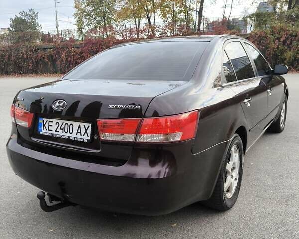 Красный Хендай Соната, объемом двигателя 2.36 л и пробегом 300 тыс. км за 3899 $, фото 5 на Automoto.ua