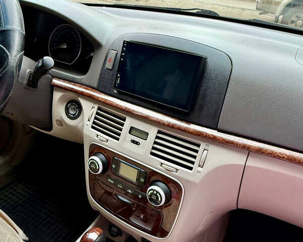 Красный Хендай Соната, объемом двигателя 2.4 л и пробегом 253 тыс. км за 5500 $, фото 4 на Automoto.ua