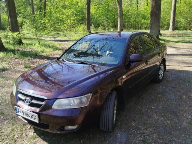 Червоний Хендай Соната, об'ємом двигуна 2 л та пробігом 317 тис. км за 4000 $, фото 2 на Automoto.ua