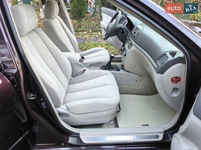 Червоний Хендай Соната, об'ємом двигуна 2 л та пробігом 280 тис. км за 4999 $, фото 29 на Automoto.ua