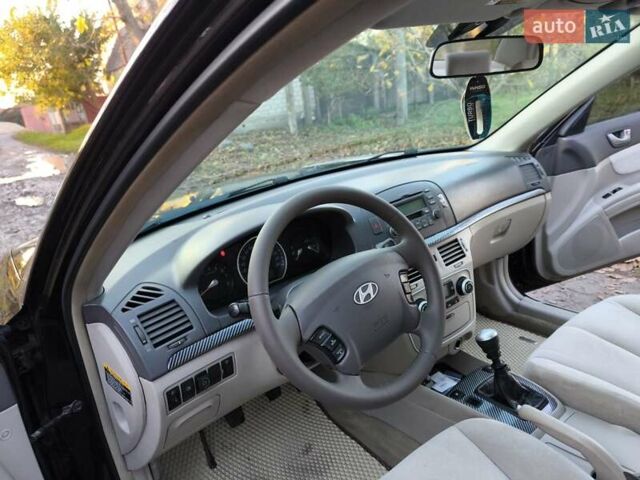 Червоний Хендай Соната, об'ємом двигуна 2 л та пробігом 280 тис. км за 4999 $, фото 25 на Automoto.ua