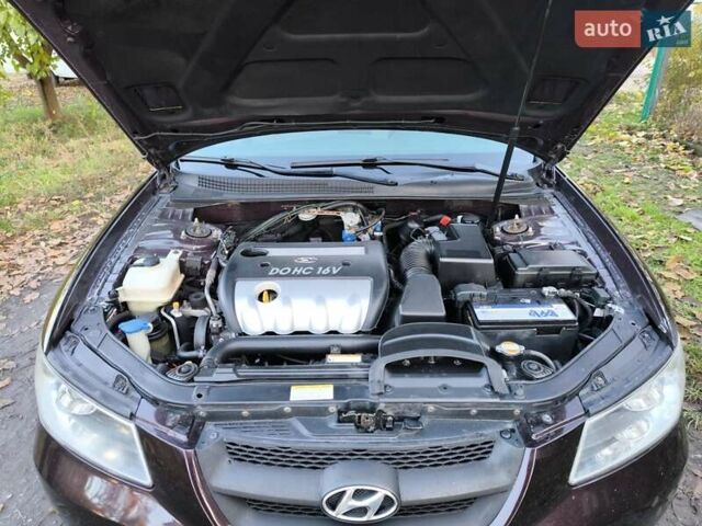 Хендай Соната 2006 у Казатине на Automoto.ua Червоний Хендай Соната, об'ємом двигуна 2 л та пробігом 280 тис. км за 5200 $, фото 15 на Automoto.ua