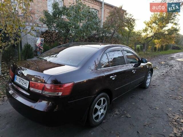 Хендай Соната 2006 у Казатине на Automoto.ua Червоний Хендай Соната, об'ємом двигуна 2 л та пробігом 280 тис. км за 5200 $, фото 19 на Automoto.ua