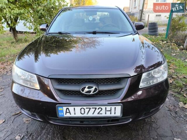 Хендай Соната 2006 у Казатине на Automoto.ua Червоний Хендай Соната, об'ємом двигуна 2 л та пробігом 280 тис. км за 5200 $, фото 7 на Automoto.ua