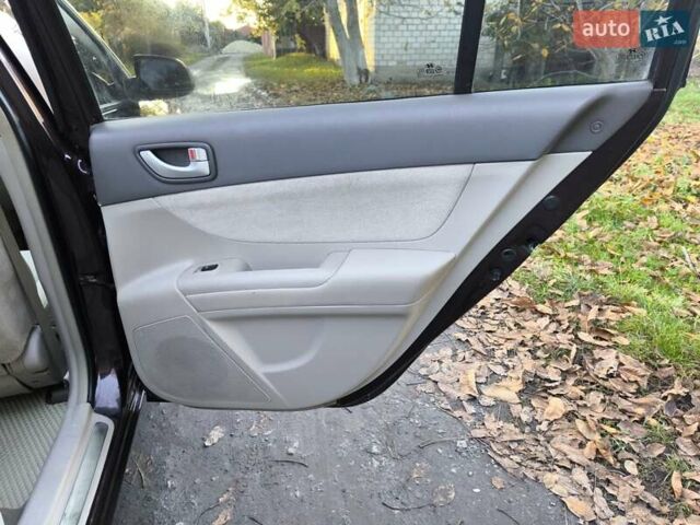 Червоний Хендай Соната, об'ємом двигуна 2 л та пробігом 280 тис. км за 4999 $, фото 36 на Automoto.ua