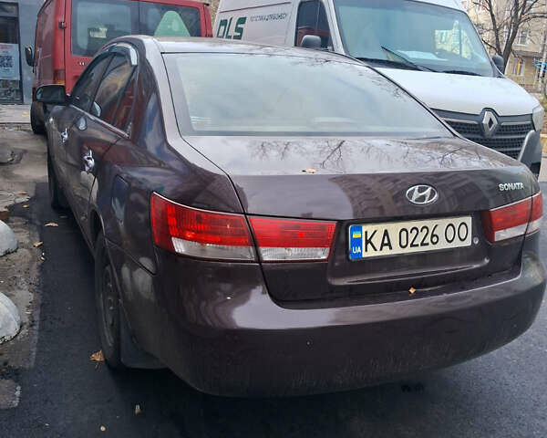 Красный Хендай Соната, объемом двигателя 2.36 л и пробегом 270 тыс. км за 6000 $, фото 1 на Automoto.ua