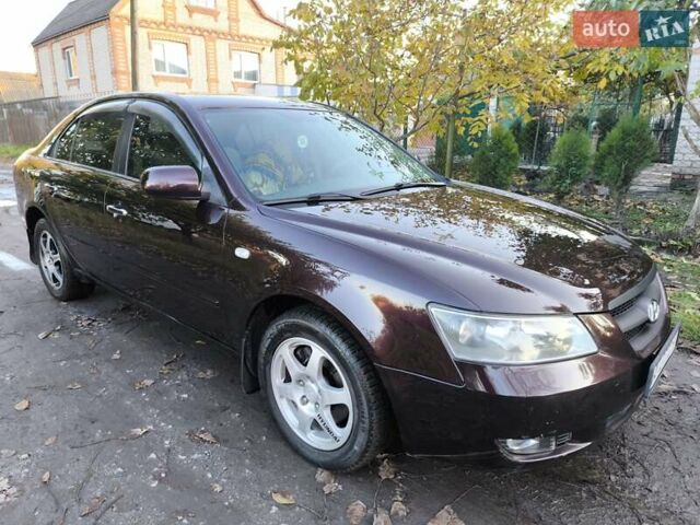Хендай Соната 2006 у Казатине на Automoto.ua Червоний Хендай Соната, об'ємом двигуна 2 л та пробігом 280 тис. км за 5200 $, фото 9 на Automoto.ua