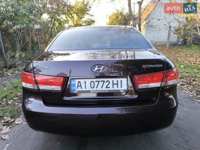 Хендай Соната 2006 у Казатине на Automoto.ua Червоний Хендай Соната, об'ємом двигуна 2 л та пробігом 280 тис. км за 5200 $, фото 6 на Automoto.ua