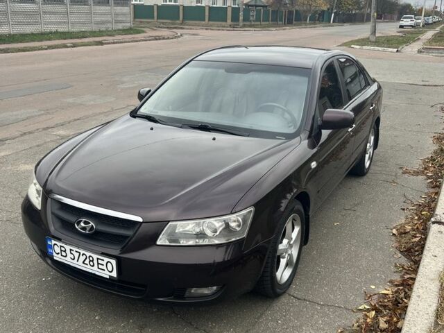 Красный Хендай Соната, объемом двигателя 2.4 л и пробегом 252 тыс. км за 5800 $, фото 2 на Automoto.ua