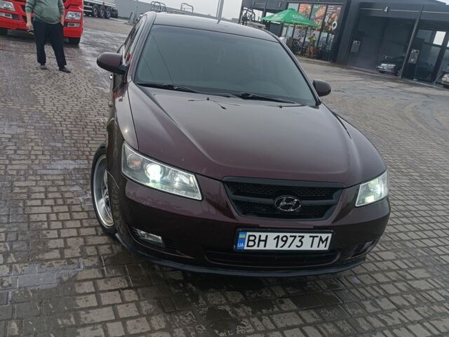 Червоний Хендай Соната, об'ємом двигуна 2.4 л та пробігом 302 тис. км за 6000 $, фото 3 на Automoto.ua