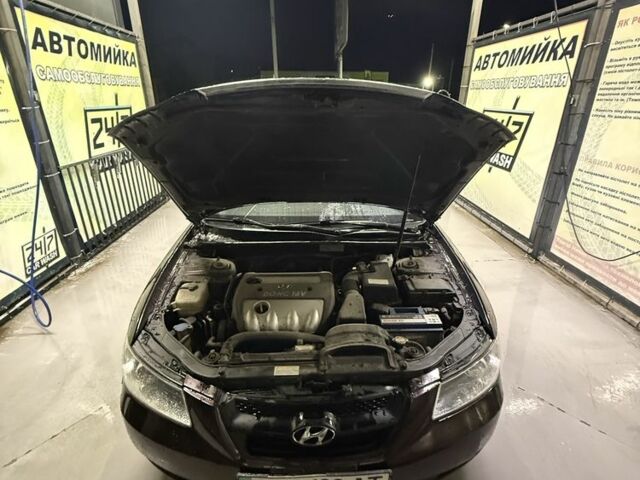 Червоний Хендай Соната, об'ємом двигуна 2.4 л та пробігом 133 тис. км за 8500 $, фото 22 на Automoto.ua