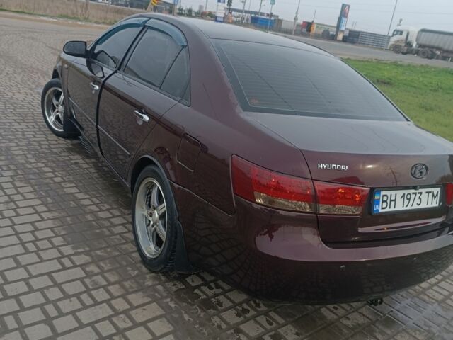 Червоний Хендай Соната, об'ємом двигуна 2.4 л та пробігом 302 тис. км за 6000 $, фото 5 на Automoto.ua