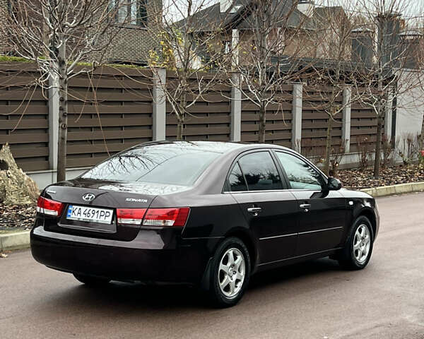 Красный Хендай Соната, объемом двигателя 2 л и пробегом 348 тыс. км за 6800 $, фото 4 на Automoto.ua