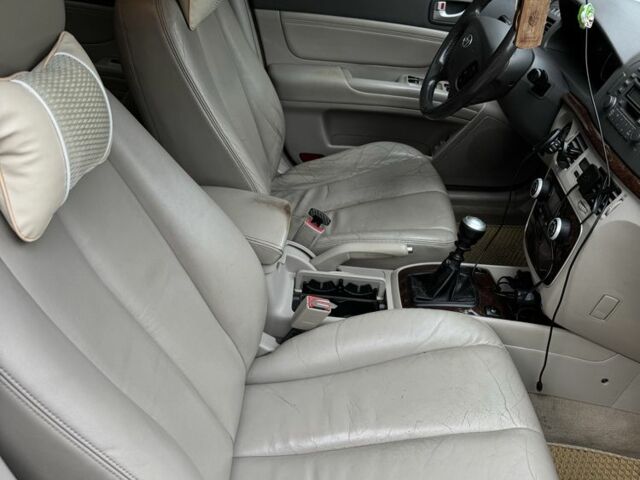 Красный Хендай Соната, объемом двигателя 2.4 л и пробегом 252 тыс. км за 5800 $, фото 5 на Automoto.ua