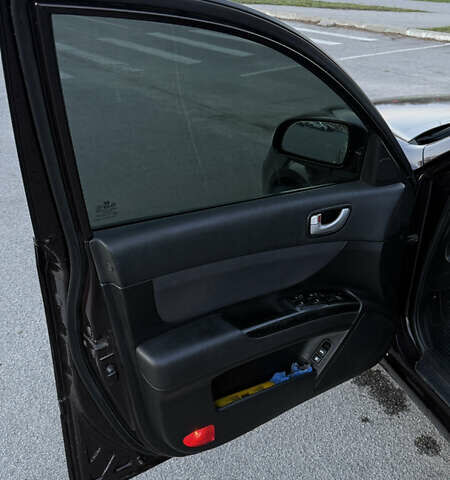 Червоний Хендай Соната, об'ємом двигуна 2 л та пробігом 225 тис. км за 5000 $, фото 8 на Automoto.ua