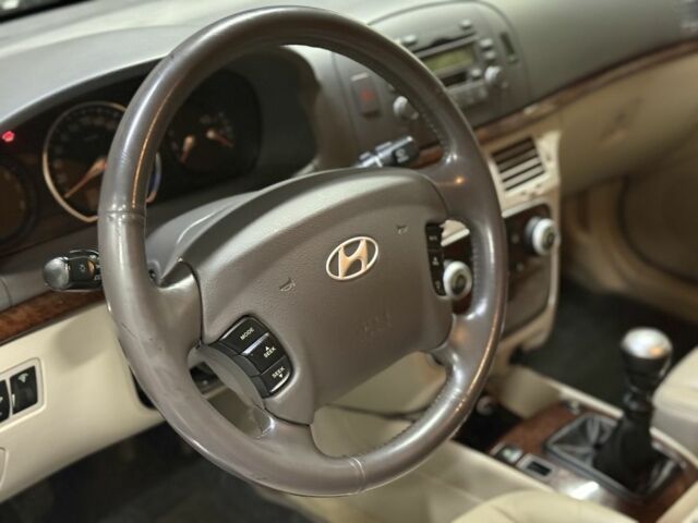 Червоний Хендай Соната, об'ємом двигуна 2.4 л та пробігом 133 тис. км за 8500 $, фото 11 на Automoto.ua