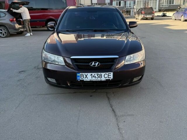 Красный Хендай Соната, объемом двигателя 2 л и пробегом 260 тыс. км за 4700 $, фото 1 на Automoto.ua