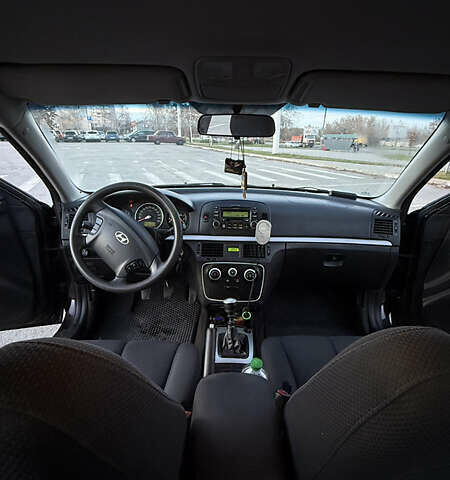 Червоний Хендай Соната, об'ємом двигуна 2 л та пробігом 225 тис. км за 5000 $, фото 19 на Automoto.ua