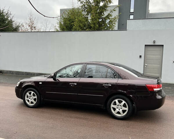 Красный Хендай Соната, объемом двигателя 2 л и пробегом 348 тыс. км за 6800 $, фото 8 на Automoto.ua