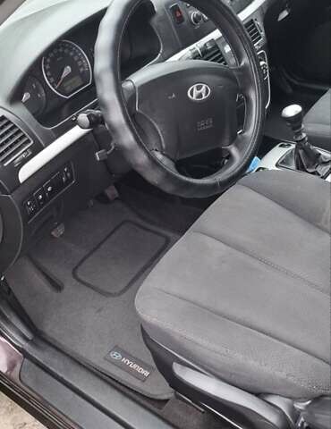 Красный Хендай Соната, объемом двигателя 1.99 л и пробегом 250 тыс. км за 4500 $, фото 4 на Automoto.ua