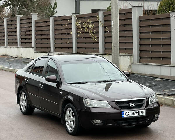 Красный Хендай Соната, объемом двигателя 2 л и пробегом 348 тыс. км за 6800 $, фото 1 на Automoto.ua