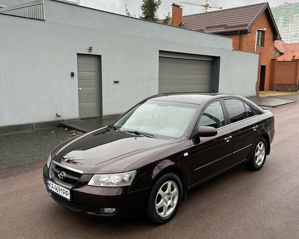 Красный Хендай Соната, объемом двигателя 2 л и пробегом 348 тыс. км за 6800 $, фото 12 на Automoto.ua